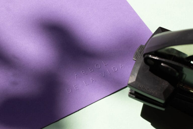 Hoe kan ik zelf reliëf in papier drukken?